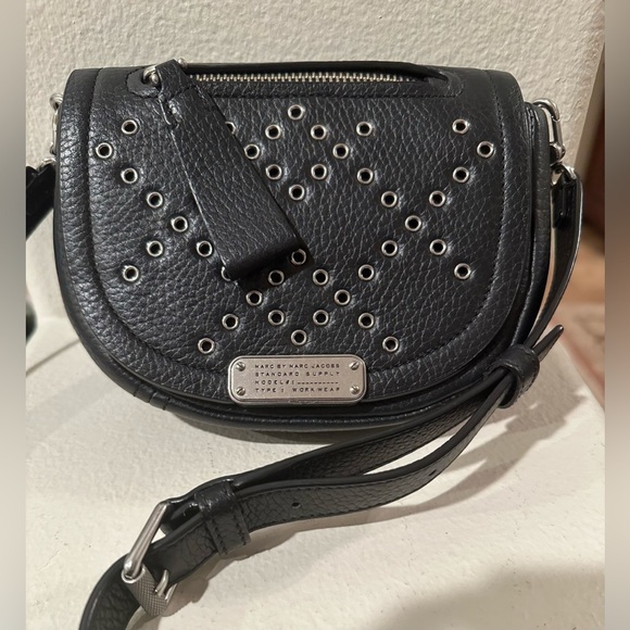 Marc Jacob’s silver studded black cross body w/ detachable strap - Picture 7 of 11